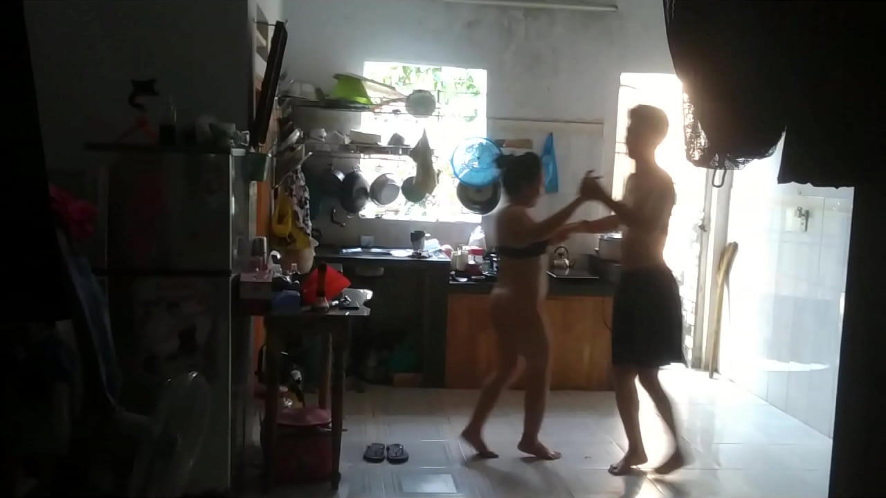 Thuy Dance With Neighbor Boy (Thúy Thể Dục NHảy Chacha Với Em Trai Hàng Xóm)