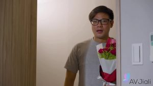 Đi làm về phát hiện vợ dẫn trai về nhà