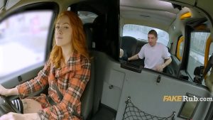 Cô tài xế gạ chịch khách hàng buồi to dâm dục