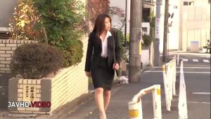 Gạ chịch cô em công sở dâm đãng